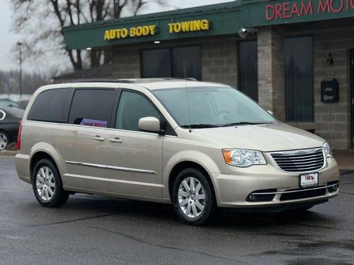 2016 Chrysler Town & Country Touring