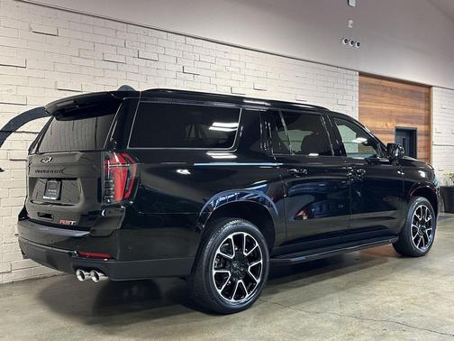 2025 Chevrolet Suburban RST