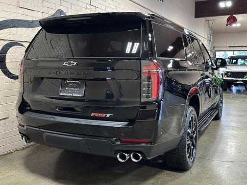 2025 Chevrolet Suburban RST