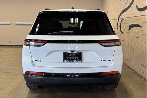Bright White Clearcoat 2023 Jeep Grand Cherokee Limited