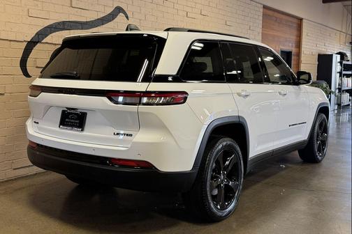 Bright White Clearcoat 2023 Jeep Grand Cherokee Limited