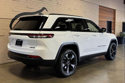 Bright White Clearcoat 2023 Jeep Grand Cherokee Limited