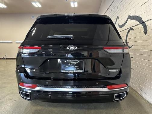 2022 Jeep Grand Cherokee Summit