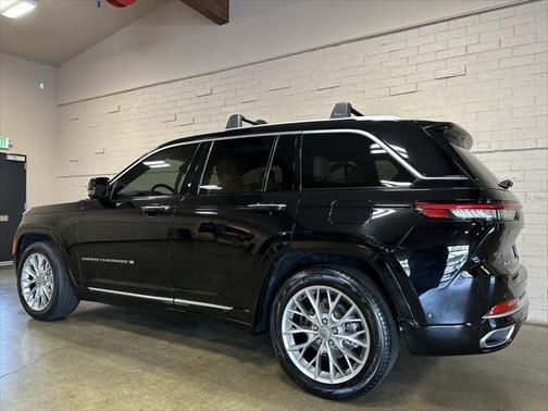 2022 Jeep Grand Cherokee Summit