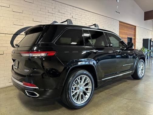 2022 Jeep Grand Cherokee Summit