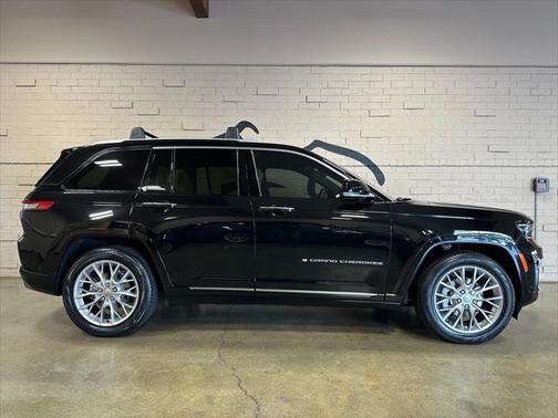 2022 Jeep Grand Cherokee Summit