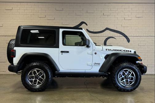 Bright White Clearcoat 2025 Jeep Wrangler Rubicon