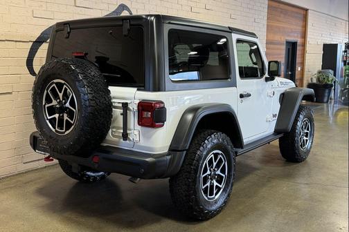 Bright White Clearcoat 2025 Jeep Wrangler Rubicon