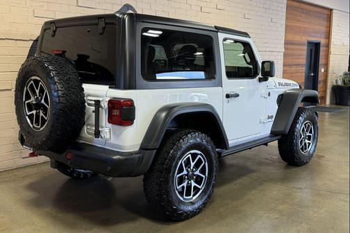 Bright White Clearcoat 2025 Jeep Wrangler Rubicon