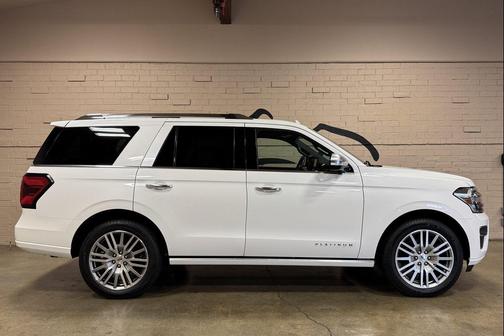 Star White Metallic Tri-Coat 2022 Ford Expedition Platinum
