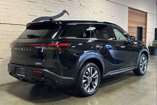 Mineral Black 2024 INFINITI QX60 Luxe