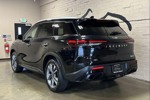 Mineral Black 2024 INFINITI QX60 Luxe