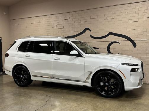 2025 BMW X7 xDrive40i