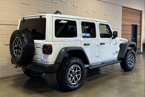 Bright White Clearcoat 2025 Jeep Wrangler Rubicon