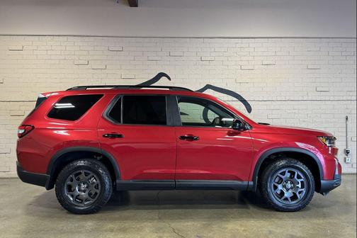 Radiant Red Metallic II 2025 Honda Pilot TrailSport