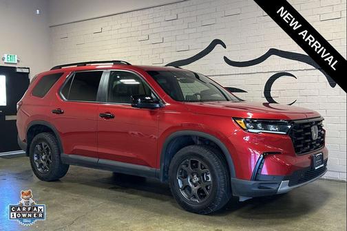 Radiant Red Metallic II 2025 Honda Pilot TrailSport