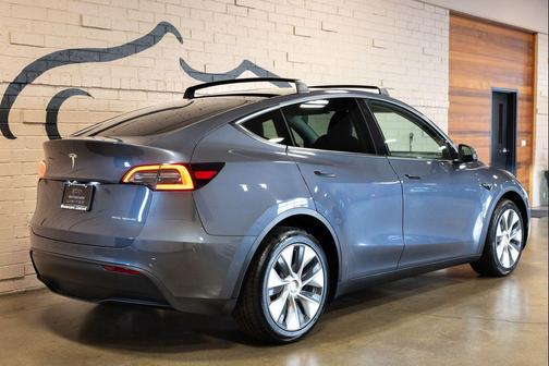 Midnight Silver Metallic 2022 Tesla Model Y Long Range Dual Motor All-Wheel Drive