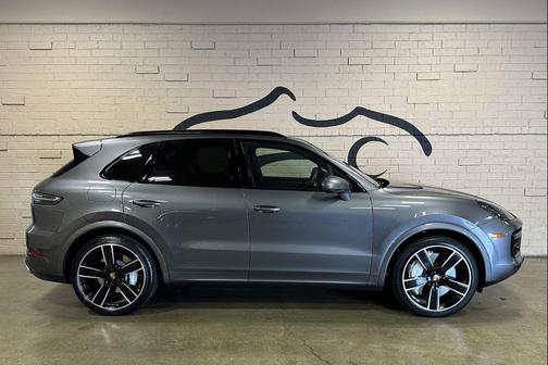 Quartzite Grey Metallic 2021 Porsche Cayenne Turbo