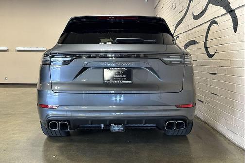 Quartzite Grey Metallic 2021 Porsche Cayenne Turbo