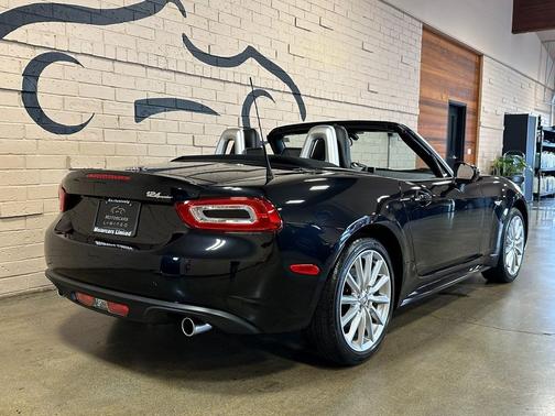 Nero Cinema Jet Black 2017 FIAT 124 Spider Base