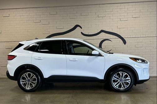 Oxford White 2022 Ford Escape SEL