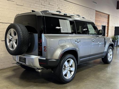 2024 Land Rover Defender 110 P500 SE