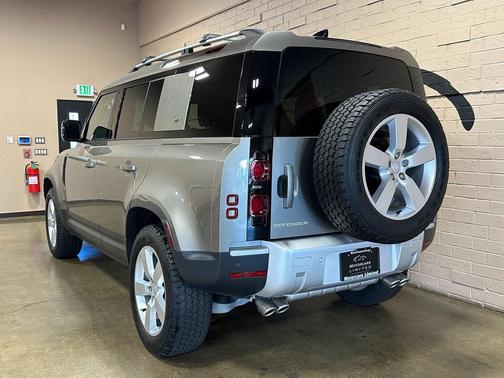 2024 Land Rover Defender 110 P500 SE
