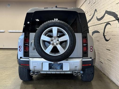 2024 Land Rover Defender 110 P500 SE