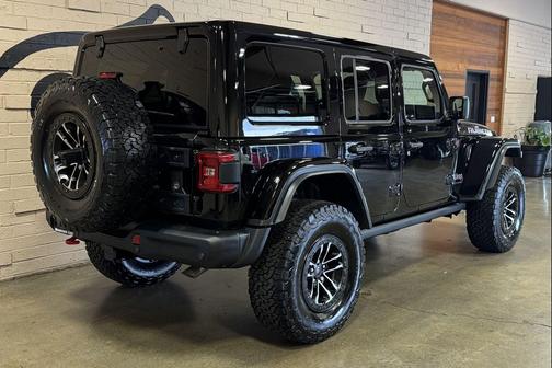 Black Clearcoat 2024 Jeep Wrangler Rubicon