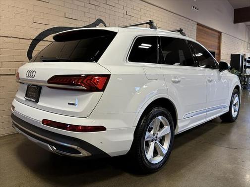 2023 Audi Q7 45 Premium Plus