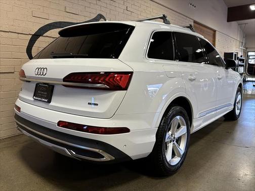2023 Audi Q7 45 Premium Plus