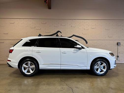 2023 Audi Q7 45 Premium Plus