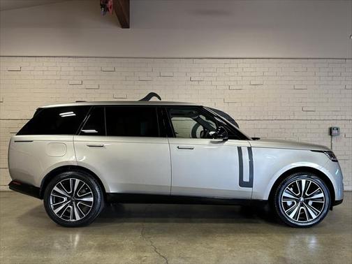 2023 Land Rover Range Rover P530 SE