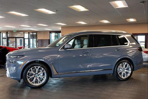 2025 BMW X7 xDrive40i