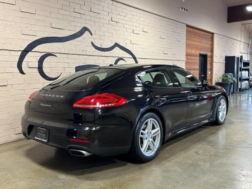 2015 Porsche Panamera 4