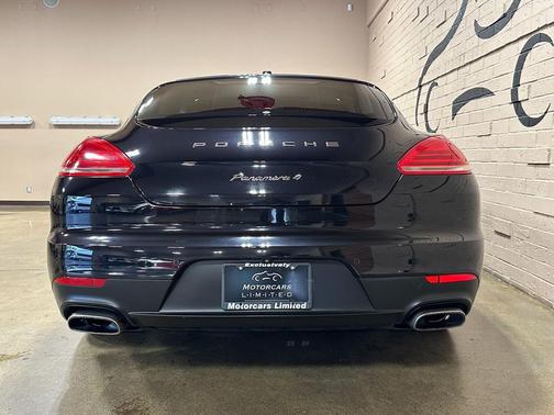 2015 Porsche Panamera 4