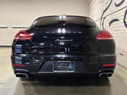 2015 Porsche Panamera 4