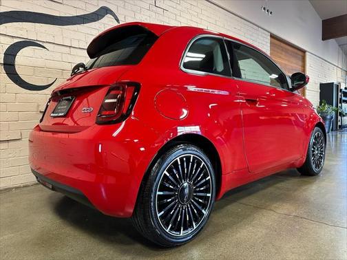 2024 FIAT 500e INSPI(RED) FWD