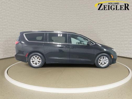 2025 Chrysler Pacifica L