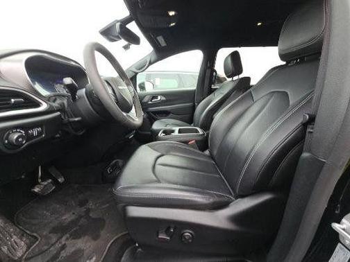 2025 Chrysler Pacifica L