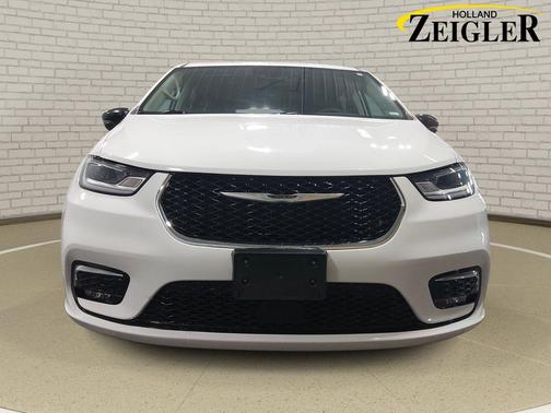 Bright White Clearcoat 2024 Chrysler Pacifica Touring L