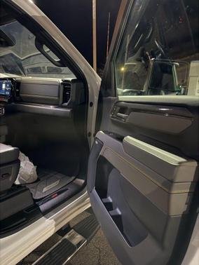 Summit White 2024 Chevrolet Silverado 2500 4WD Crew Cab Standard Bed ZR2