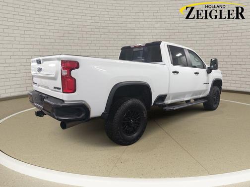 Summit White 2024 Chevrolet Silverado 2500 4WD Crew Cab Standard Bed ZR2