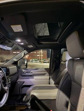 Summit White 2024 Chevrolet Silverado 2500 4WD Crew Cab Standard Bed ZR2