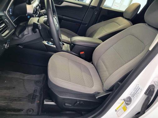 OXFORD WHITE 2022 Ford Escape SE