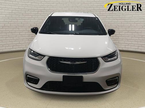 2025 Chrysler Pacifica L