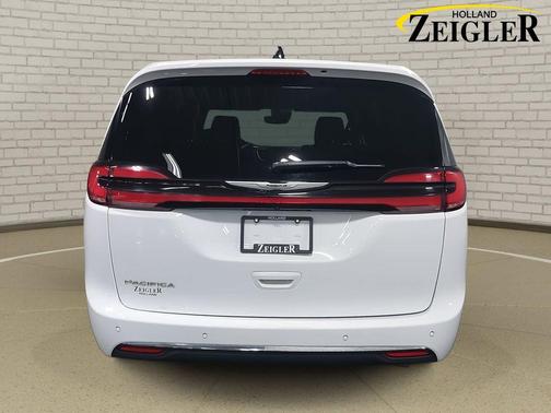 2025 Chrysler Pacifica L