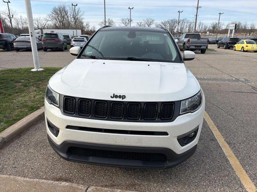 White Clearcoat 2018 Jeep Compass Latitude