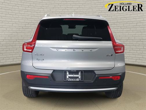 2024 Volvo XC40 B5 Core