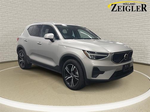 2024 Volvo XC40 B5 Core